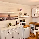 Cozy City Studio Apartment Free Parking